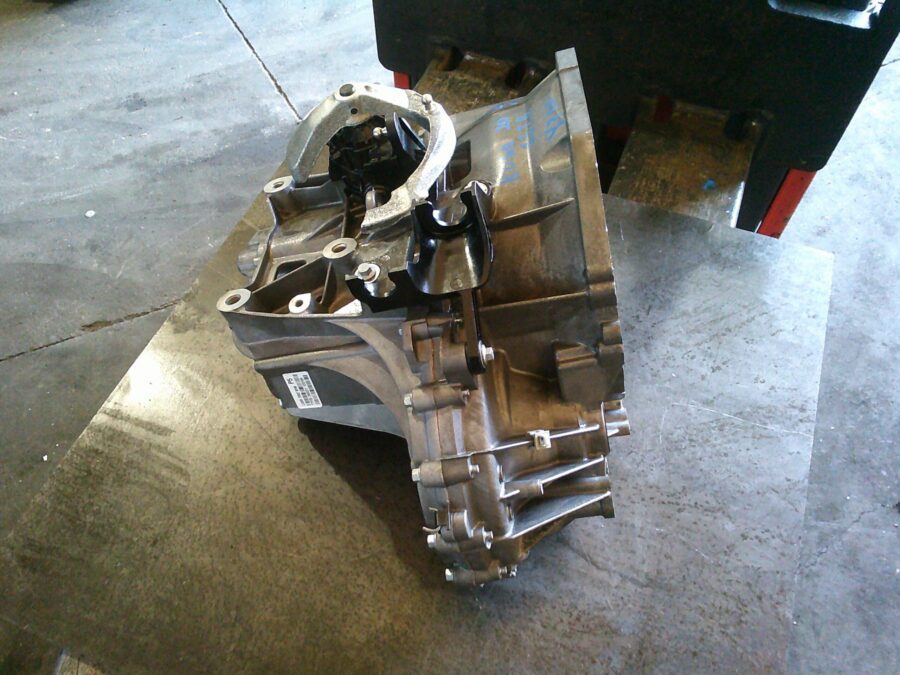Cambio Manuale Usato Ford Kuga 2022 LX6R Marce 6 - immagine 3