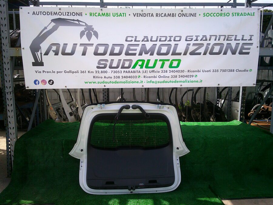 PORTELLONE USATO MERCEDES GLA 2024 BIANCO - immagine 2
