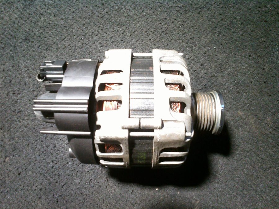 Alternatore Usato Renault Captur 2021 231009092R VALEO