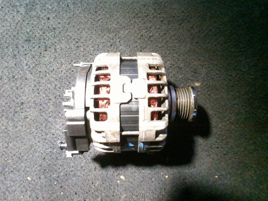 Alternatore Usato VOLKSWAGEN Golf 7 2014 03L903023K