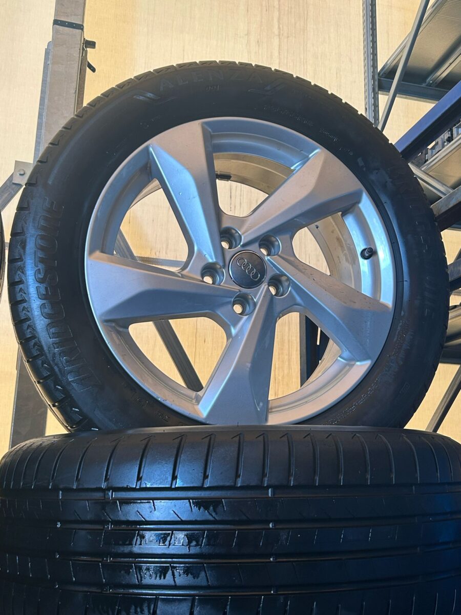 CERCHI IN LEGA MODELLO DA 18 POLLICI CON PNEUMATICI 235 55 18 USATO ORIGINALE