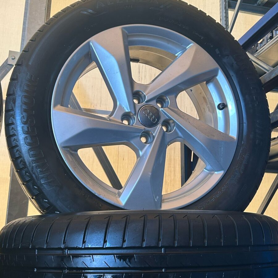 CERCHI IN LEGA MODELLO DA 18 POLLICI CON PNEUMATICI 235 55 18 USATO ORIGINALE